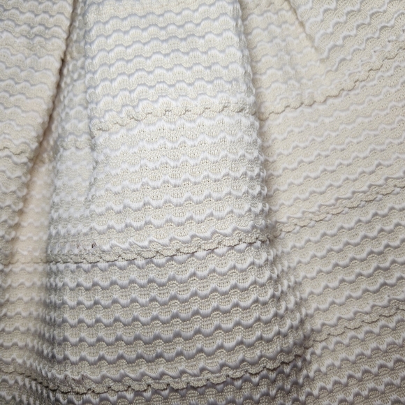 Varga Elegant Cream Textured Women's Skirt - Picture 3 of 6